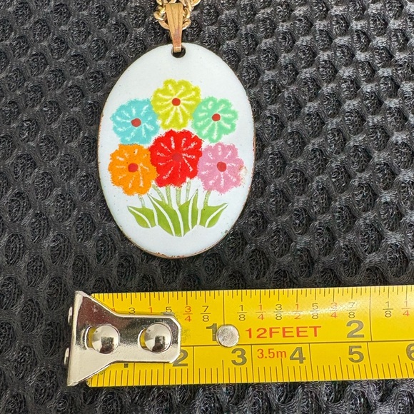 Cottagecore Enamel Flower Pendant Necklace - Estate Sale Find - Picture 7 of 7